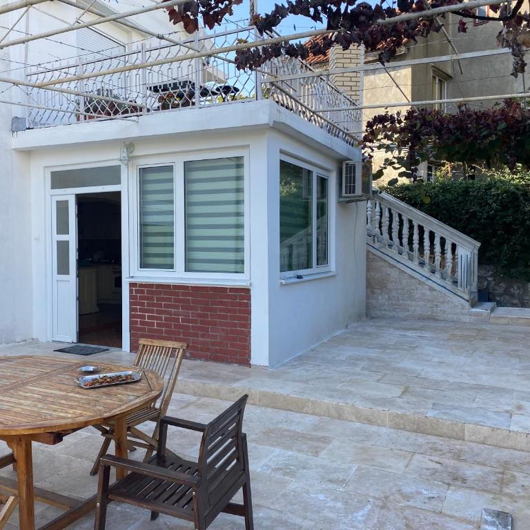 Lavender Vacation Home, Bar - One-Bedroom House - 36