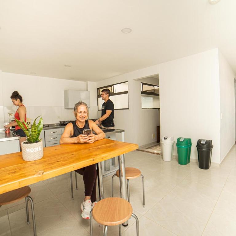 Tu Refugio Acogedor en el corazón de Medellín Hab Privada A - Habitación Familiar - 18
