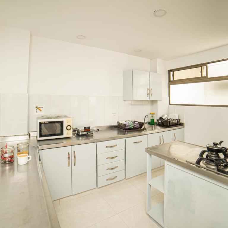 Alojamiento en el corazón de Medellín Hab Privada B - Habitación Familiar - 17
