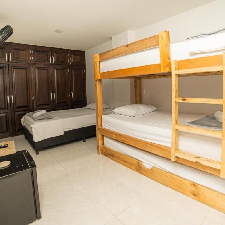 Alojamiento en el corazón de Medellín Hab Privada B - Habitación Familiar - 14