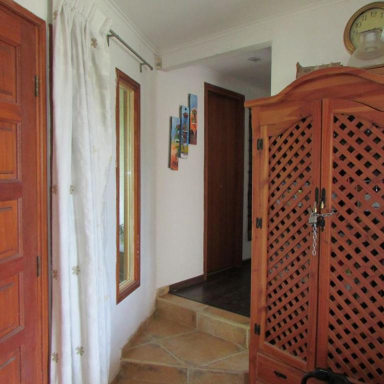 Alojamiento Punta verde Gran casa orilla Lago Rapel piscina ,jardines ,quincho ,terrazas,para 13 - Five-Bedroom House - 12