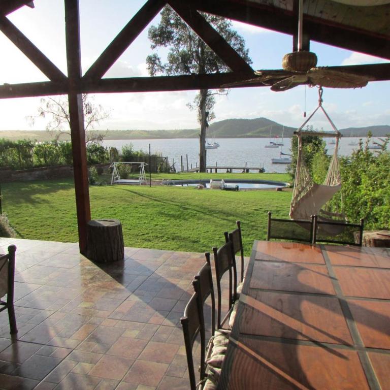 Alojamiento Punta verde Gran casa orilla Lago Rapel piscina ,jardines ,quincho ,terrazas,para 13 - Five-Bedroom House - 18