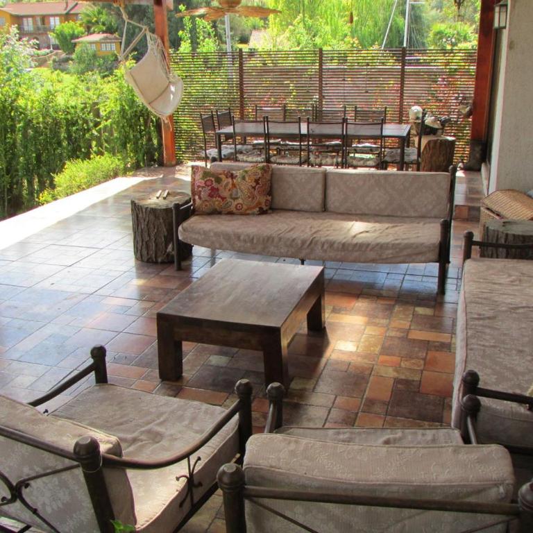 Alojamiento Punta verde Gran casa orilla Lago Rapel piscina ,jardines ,quincho ,terrazas,para 13 - Five-Bedroom House - 16