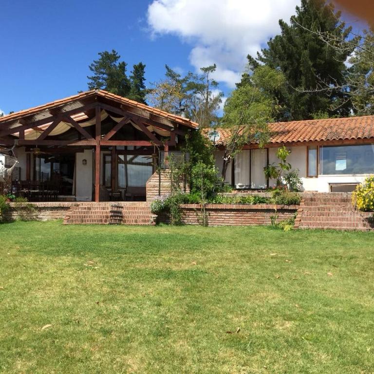 Alojamiento Punta verde Gran casa orilla Lago Rapel piscina ,jardines ,quincho ,terrazas,para 13 - Five-Bedroom House - 31