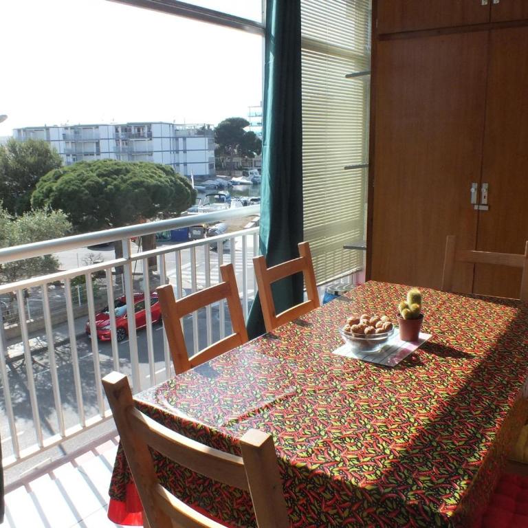 Apartamento Cerca de la Playa con Terraza y Parking en Roses, Costa Brava - ES-204-55 - Apartment - 2