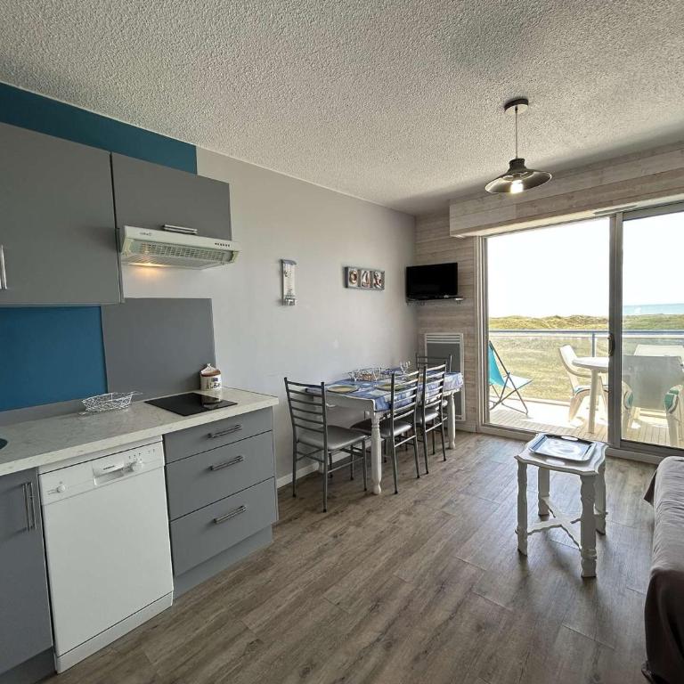Appartement cosy avec balcon face mer - Accès plage & parking privé - FR-1-224C-241 - Appartement - 2