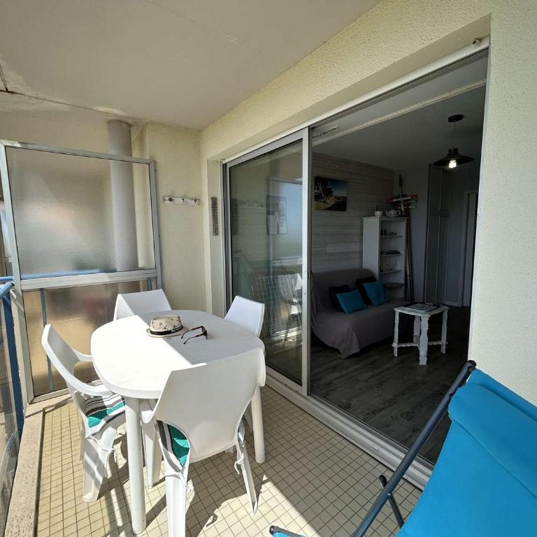 Appartement cosy avec balcon face mer - Accès plage & parking privé - FR-1-224C-241 - Appartement - 9