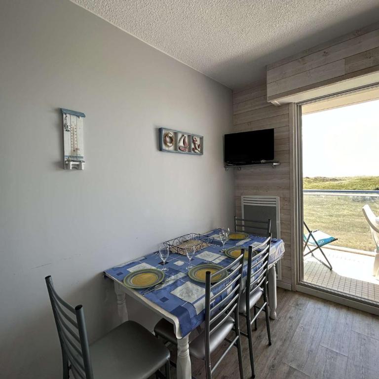 Appartement cosy avec balcon face mer - Accès plage & parking privé - FR-1-224C-241 - Appartement - 11