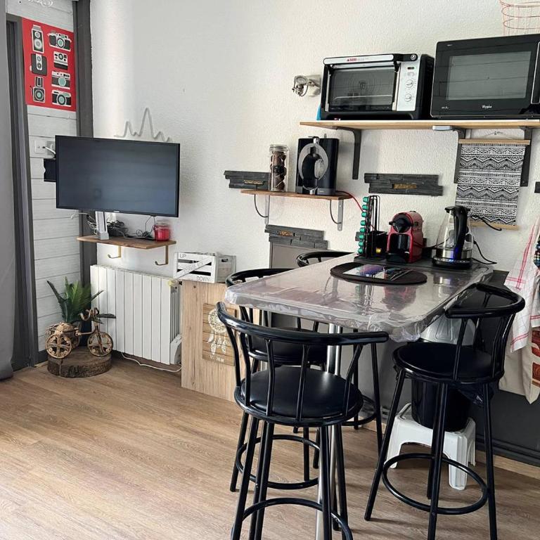 Studio cabine familial avec balcon aux Angles - Studio - 2