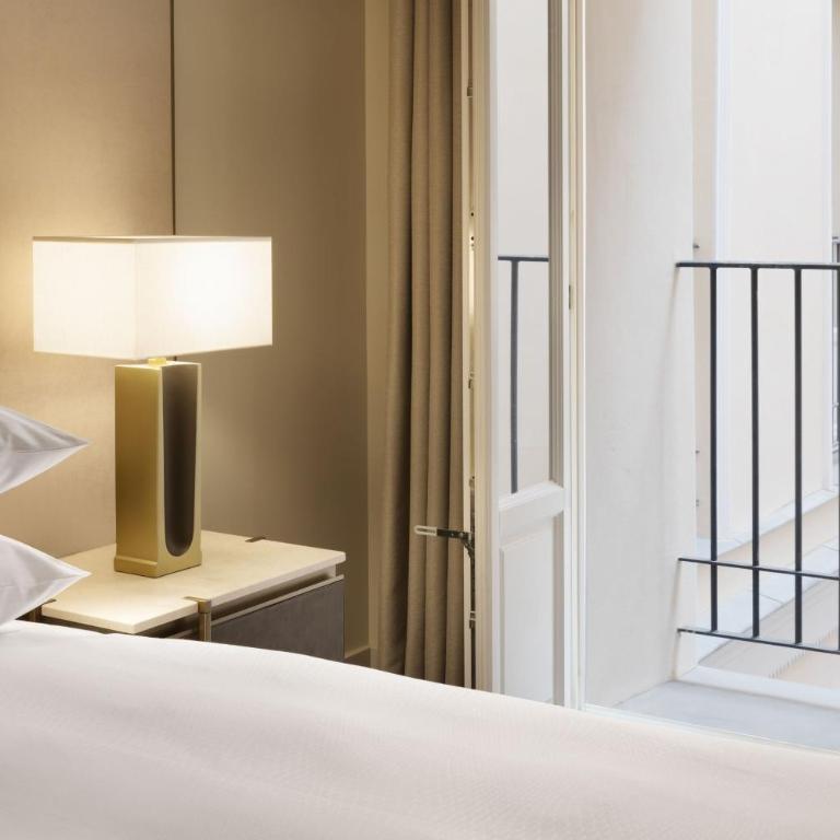 JW Marriott Hotel Madrid - Habitación Doble Deluxe con cama grande y vistas al patio - 4
