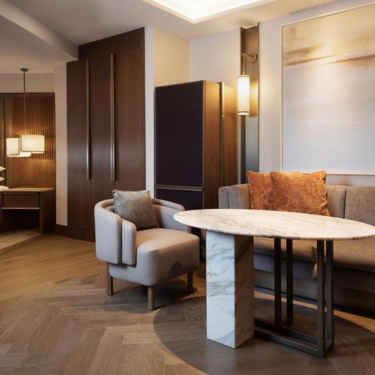 JW Marriott Hotel Madrid - Habitación Deluxe Premium Esquinera con vistas a la ciudad - 1 cama extragrande - 4