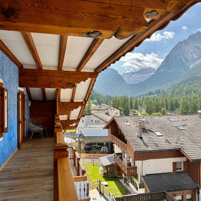 B&B Cèsa Planber Mountain View BIKE FRIENDLY - Camera Matrimoniale/Doppia con Letti Singoli con Vista Panoramica e Balcone - 2