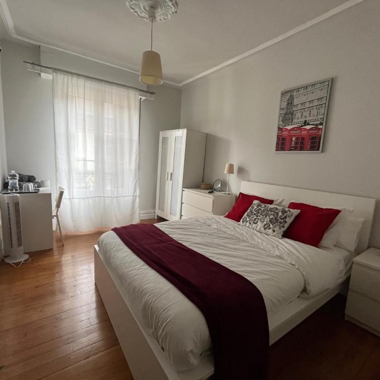 Pensión Matilde - Queen Room with Shared Bathroom - 1