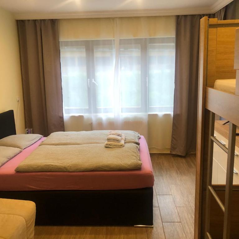 AlpenKlub Hotel - Quadruple Room with Mountain View - 2