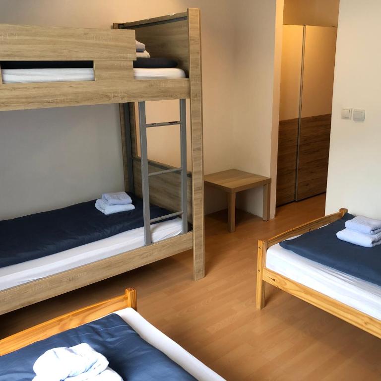 AlpenKlub Hotel - Quadruple Room with Private Bathroom - 2