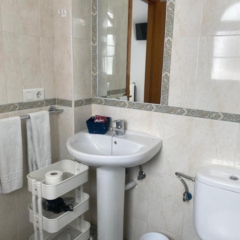 Hostal Andalucia - Habitación Doble Superior - 1 o 2 camas - 6