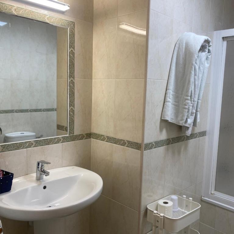 Hostal Andalucia - Habitación Cuádruple Estándar - 6
