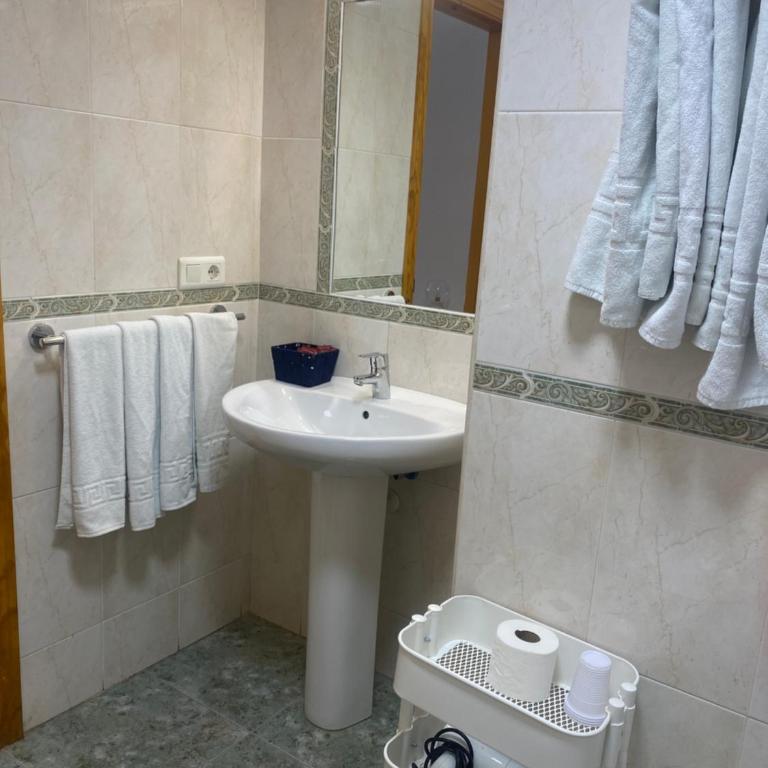 Hostal Andalucia - Habitación Cuádruple Estándar - 5