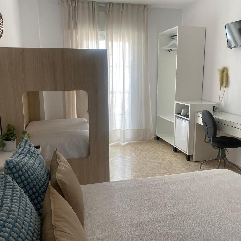 Hostal Andalucia - Habitación Cuádruple Estándar - 2