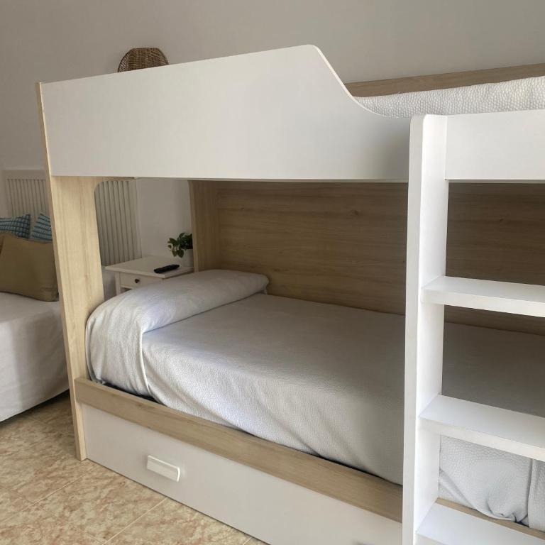 Hostal Andalucia - Habitación Cuádruple Estándar - 1