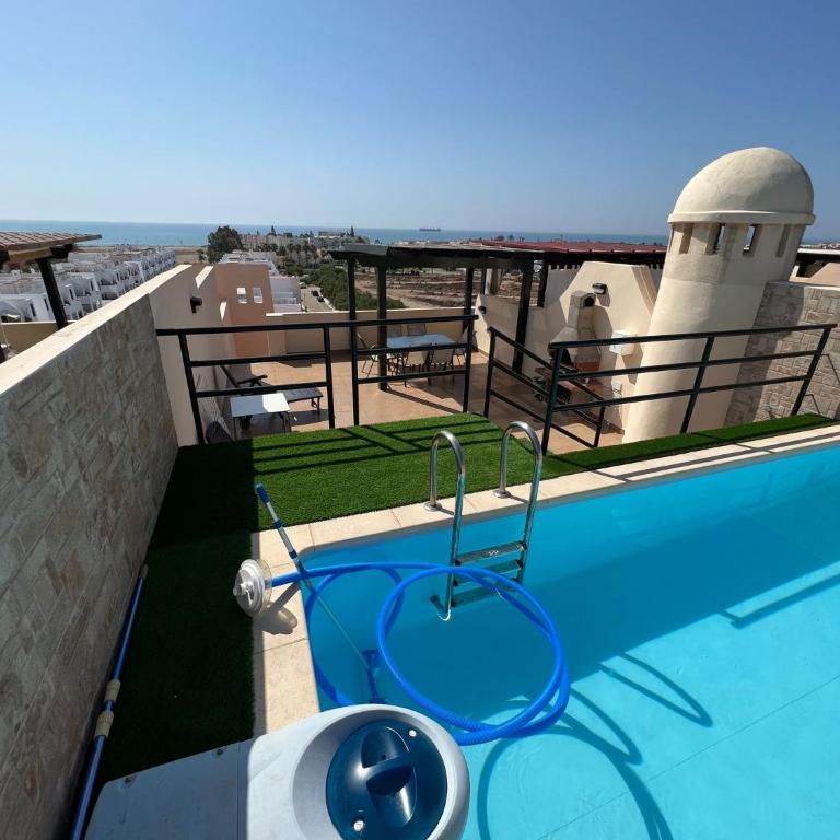 Ático con piscina privada vistas al mar. - Apartamento de 2 dormitorios - 1
