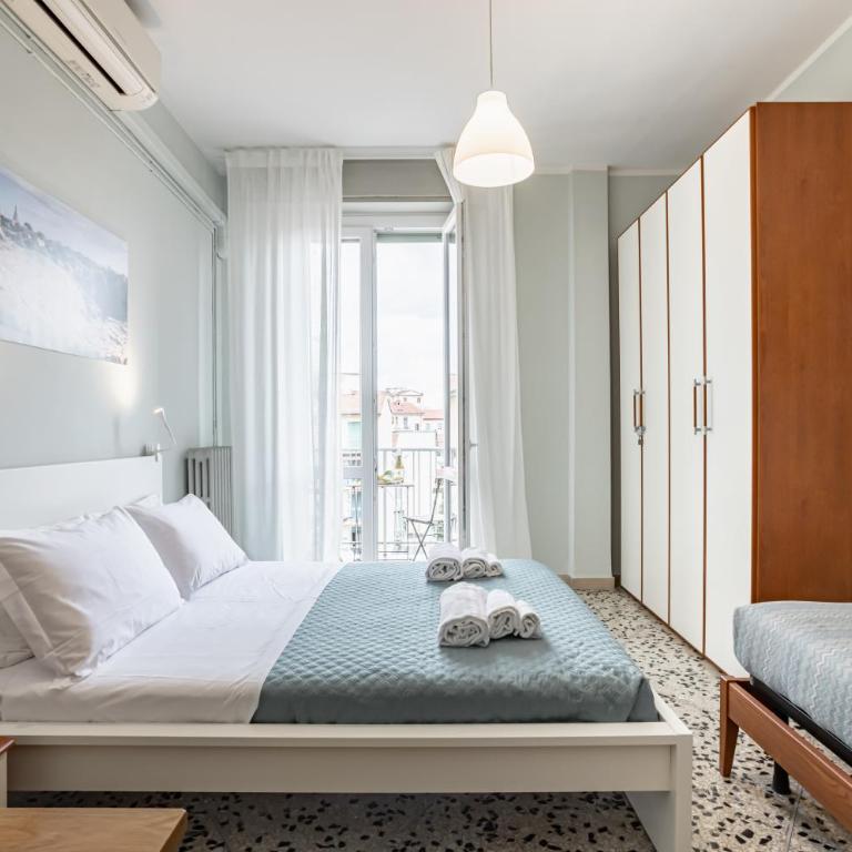 GuestHost - Yellowsunny Apartment with Two Balconies - One-Bedroom Apartment - 1