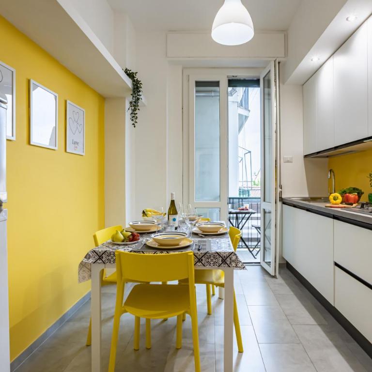 GuestHost - Yellowsunny Apartment with Two Balconies - One-Bedroom Apartment - 4