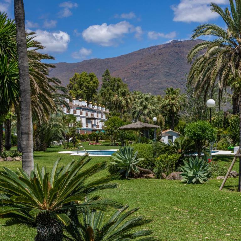 Spacious Beachfront Town House in Estepona with Fully Equipped Kitchen, Pools, Garden, Sea View - Casa de 3 dormitorios - 37