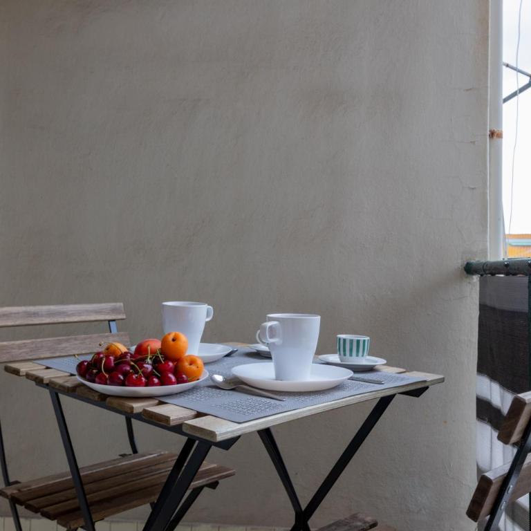 GuestHost - Yellowsunny Apartment with Two Balconies - One-Bedroom Apartment - 10