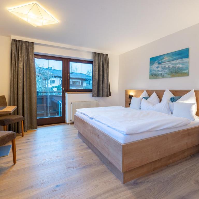 Gasthaus Antonia Lofer - Doppelzimmer mit Balkon - 1