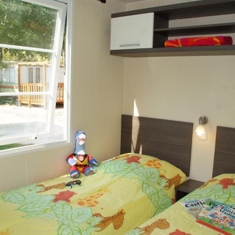Hotel et Camping Les Rives du Loup - Mobile Home 3 Chambres Familial - 13