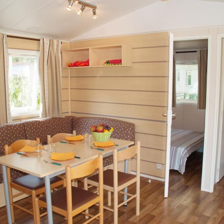 Hotel et Camping Les Rives du Loup - Mobile Home Familial 2 Chambres - 3