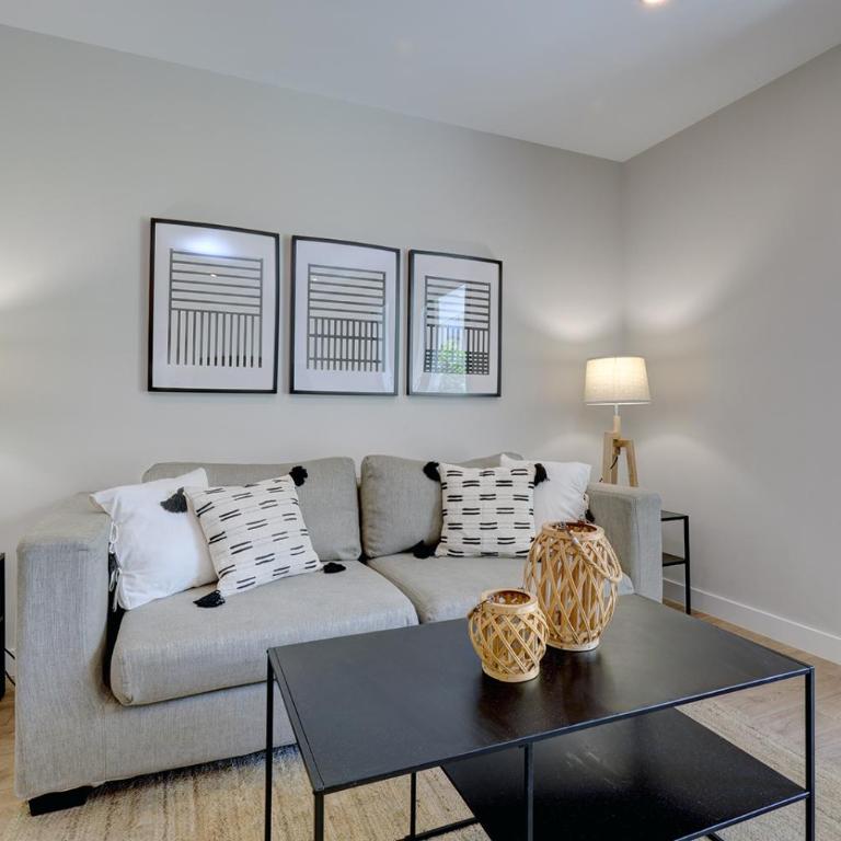 Stylish 2 Bedroom Apartment in Estepona Old Town - Two-Bedroom Apartment - 9