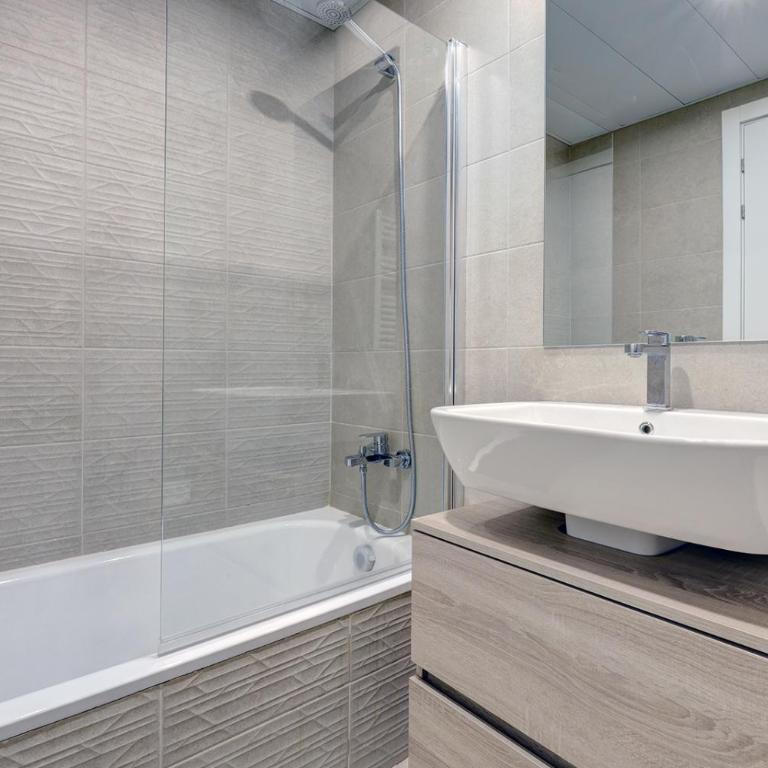Stylish 2 Bedroom Apartment in Estepona Old Town - Two-Bedroom Apartment - 28