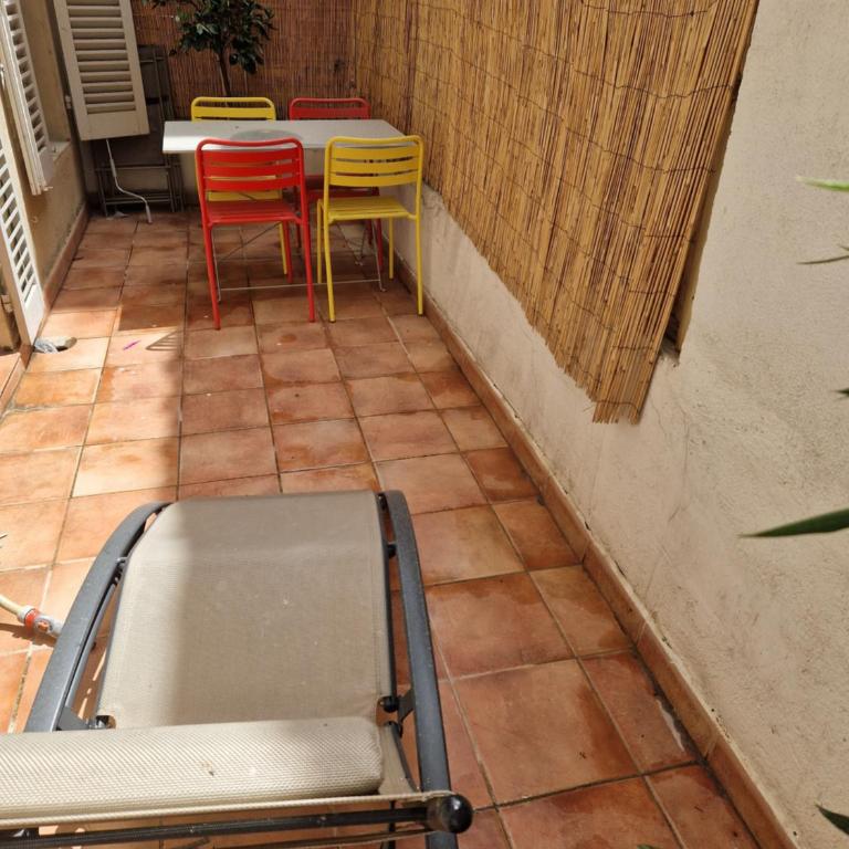 2 pièces dans le centre avec petite terrasse 3*** - Appartement 1 Chambre - 16
