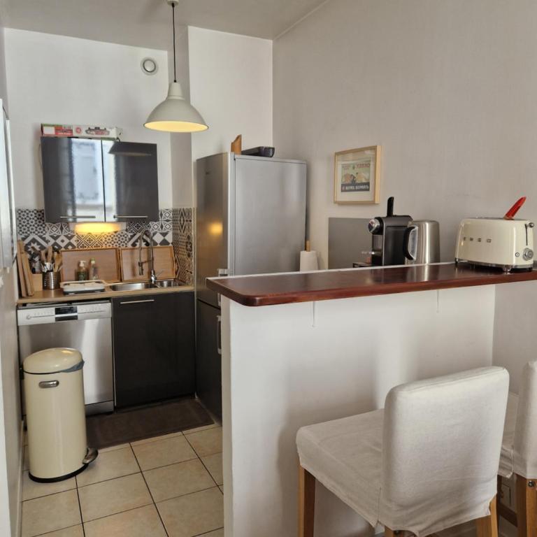 2 pièces dans le centre avec petite terrasse 3*** - Appartement 1 Chambre - 3