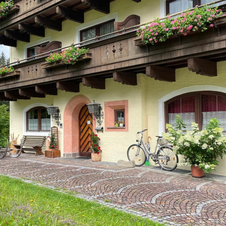 Gasthaus Antonia Lofer - Doppelzimmer mit Balkon - 5