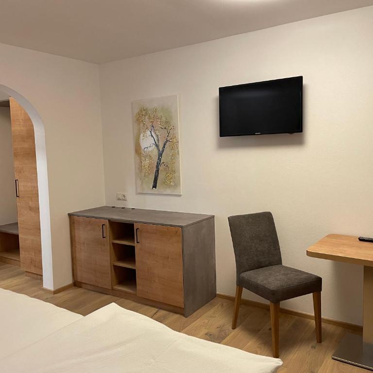 Gasthaus Antonia Lofer - Doppelzimmer mit Balkon - 7