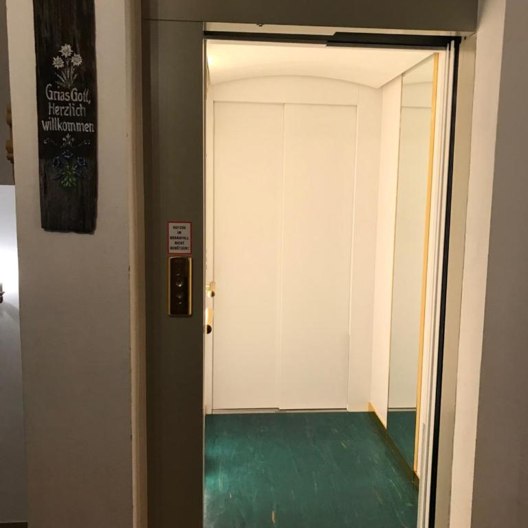 Gasthaus Antonia Lofer - Doppelzimmer mit Balkon - 9