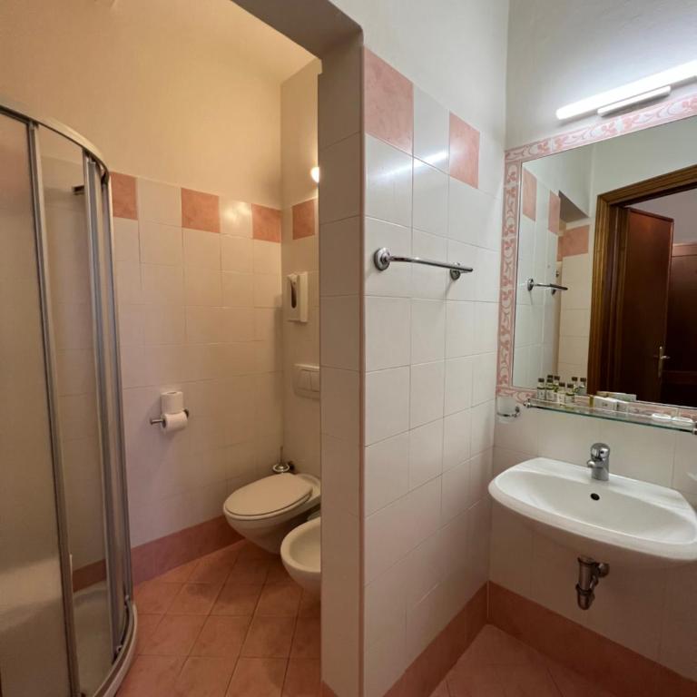 Hotel Villa Benvenuti - Camera Matrimoniale/Doppia con Letti Singoli con Vista Mare Parziale - 4