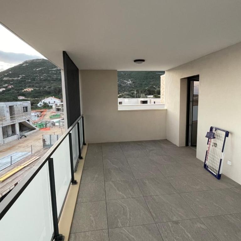 Calvi 2 pièces NEUF - vue mer piscine 18 m - proche plage - location par semaine complète - Appartement 1 Chambre - 4