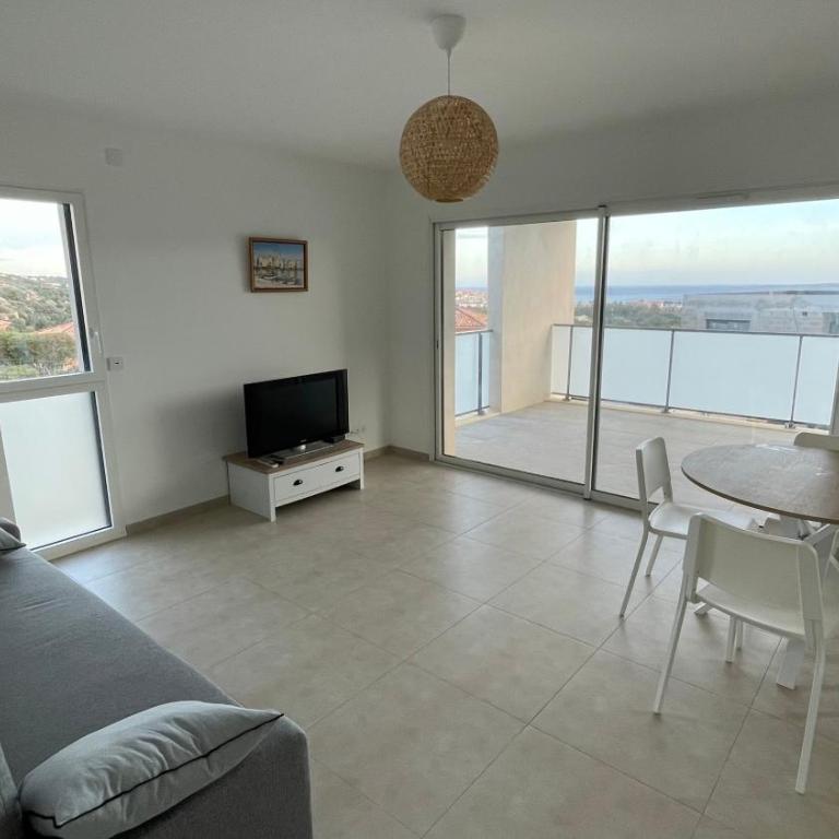 Calvi 2 pièces NEUF - vue mer piscine 18 m - proche plage - location par semaine complète - Appartement 1 Chambre - 5
