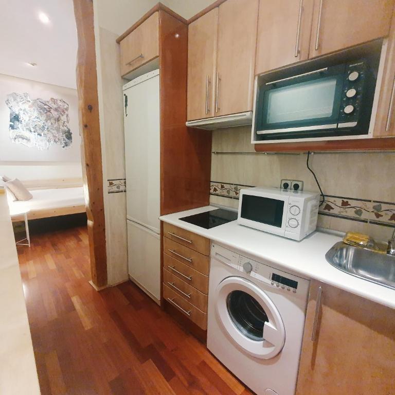 Enjoy a cosy studio in Malasaña BAR - One-Bedroom Apartment - 2