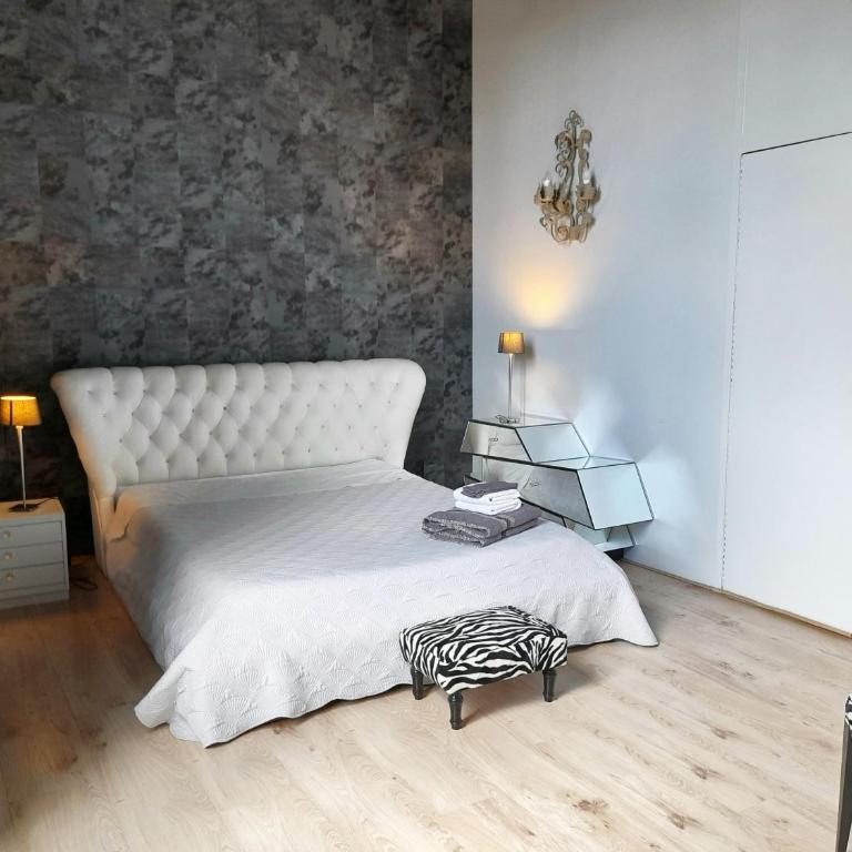 PIED A TERRE DE CHARME - 80 m2 - Hyper centre - Parking - Apartamento - 18