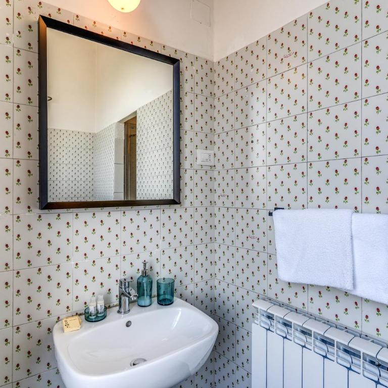 AwesHomeitaly - Villa Tower - Camera Matrimoniale con Bagno Privato Esterno - 11
