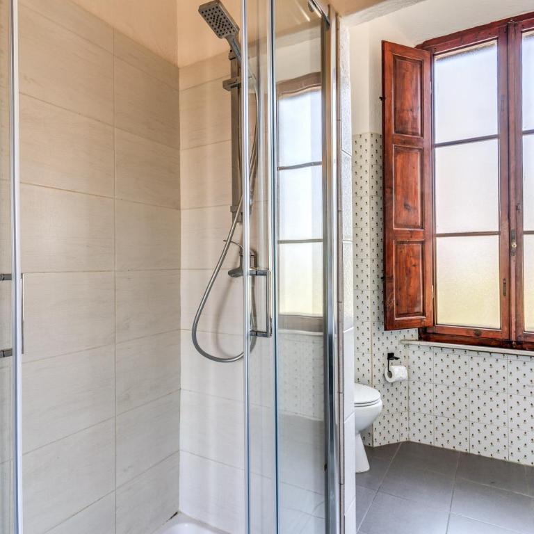 AwesHomeitaly - Villa Tower - Camera Matrimoniale con Bagno Privato Esterno - 9