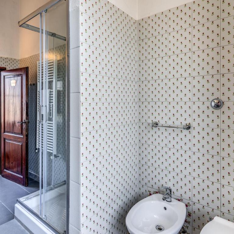 AwesHomeitaly - Villa Tower - Camera Matrimoniale con Bagno Privato Esterno - 14