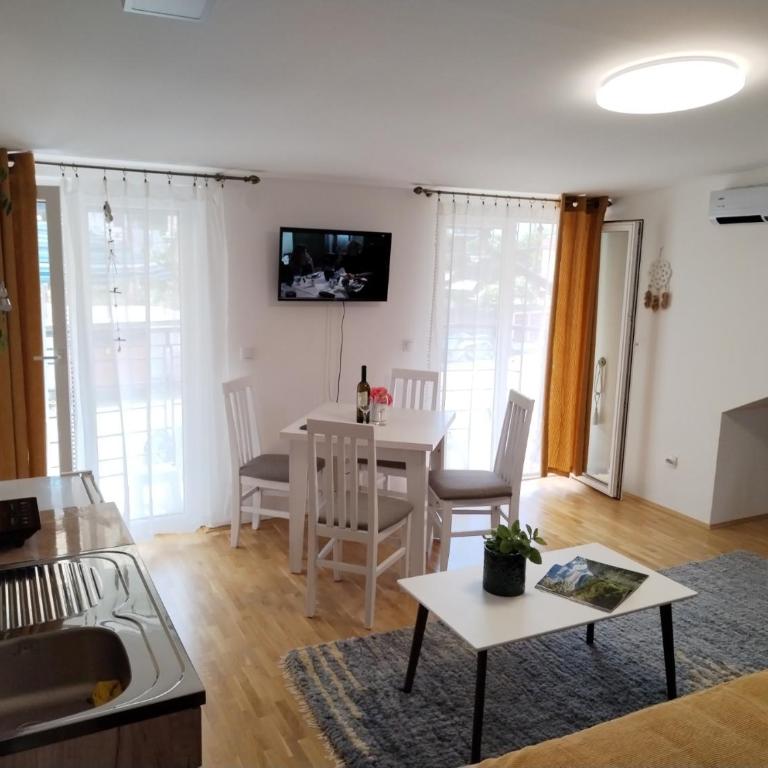 M & M - One-Bedroom Apartment - 7