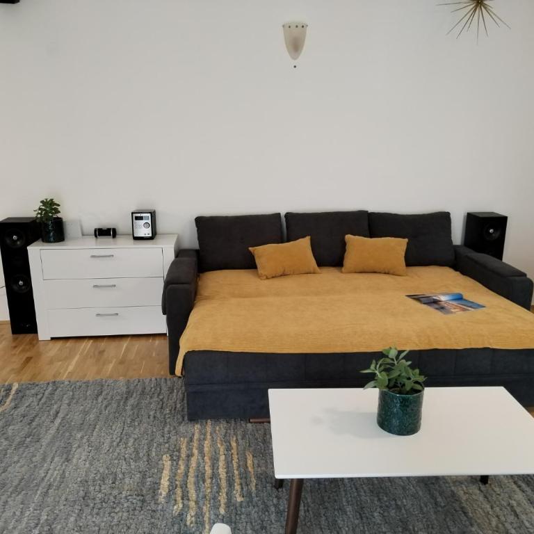 M & M - One-Bedroom Apartment - 15