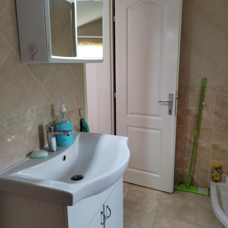 M & M - One-Bedroom Apartment - 25